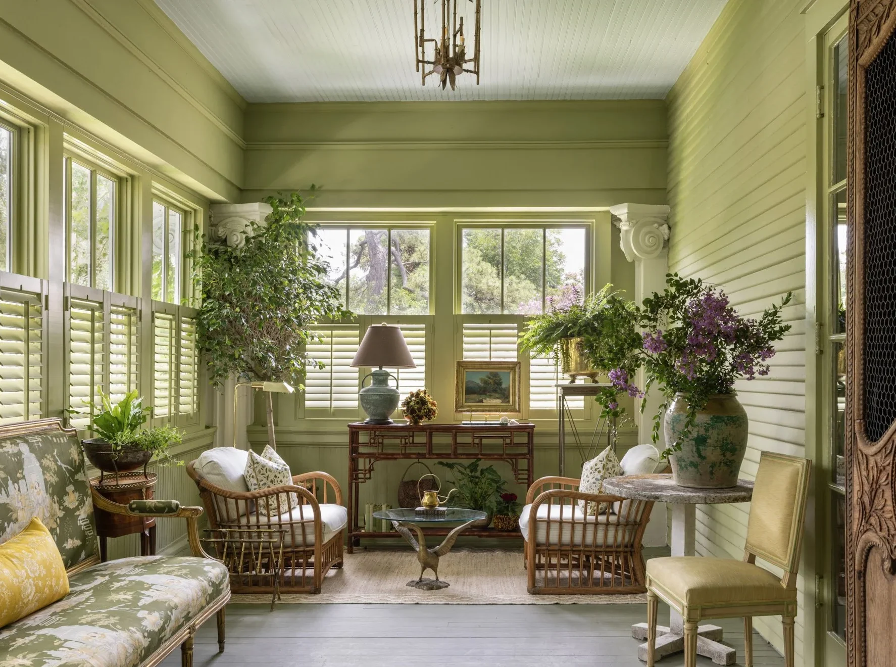 The living room of The Marlene, a boutique hotel in Houston, TX