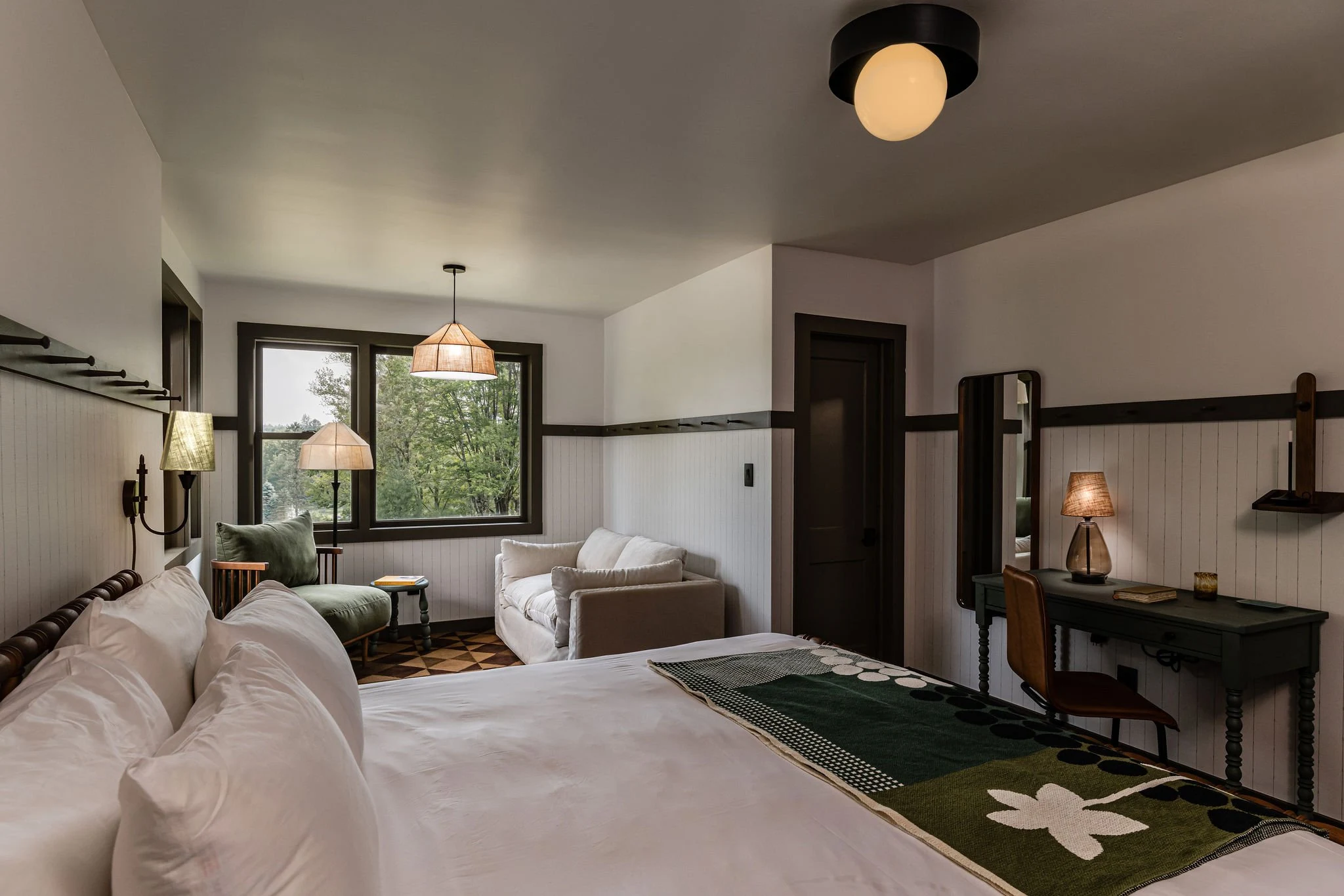 The room of Hemlock Neversink, a luxury boutique hotel in Hudson Valley, Upstate NY